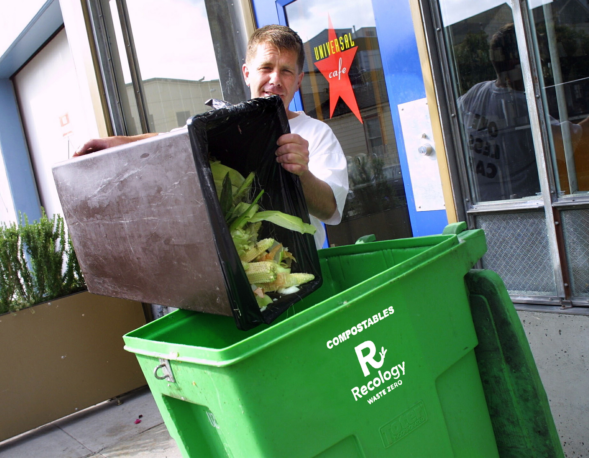 Equipos para la recogida de basura, reciclaje y restos de comida -  RecyclingWorks Massachusetts